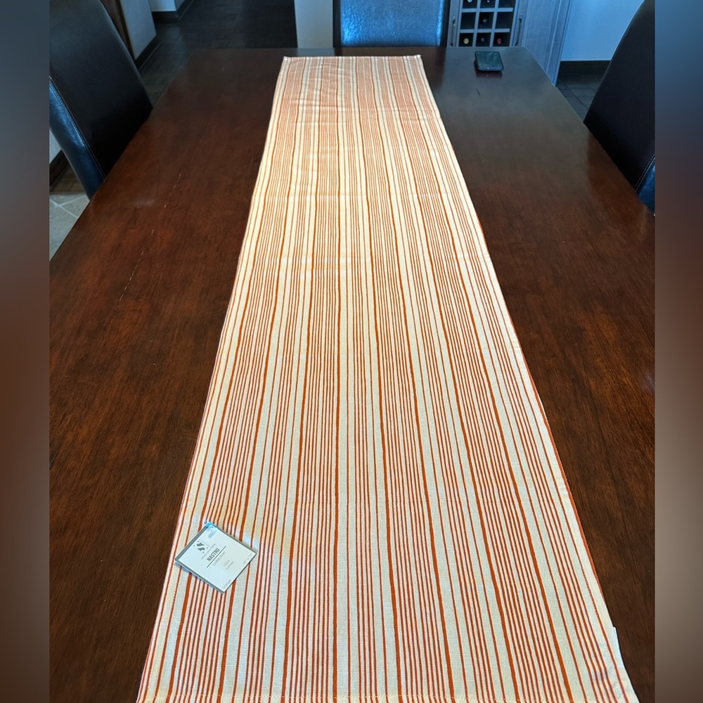 Table runner.